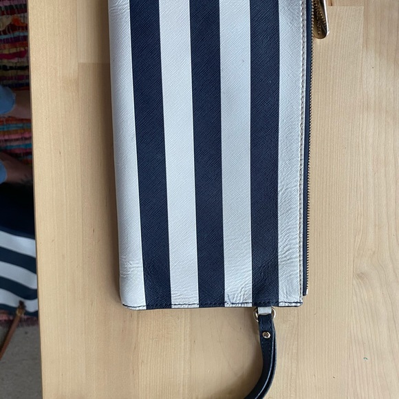 Michaels Kors Tote and Wristlet - Picture 7 of 7